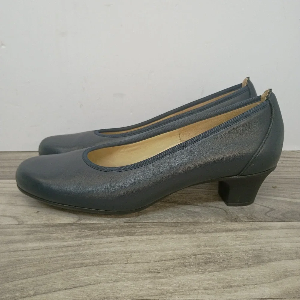 SAS Milano Leather Pump Heels Women's Size 9.5 M Navy Blue Round Toe Shoes